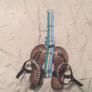 Flip flop holder for 6 sandals/flip flops